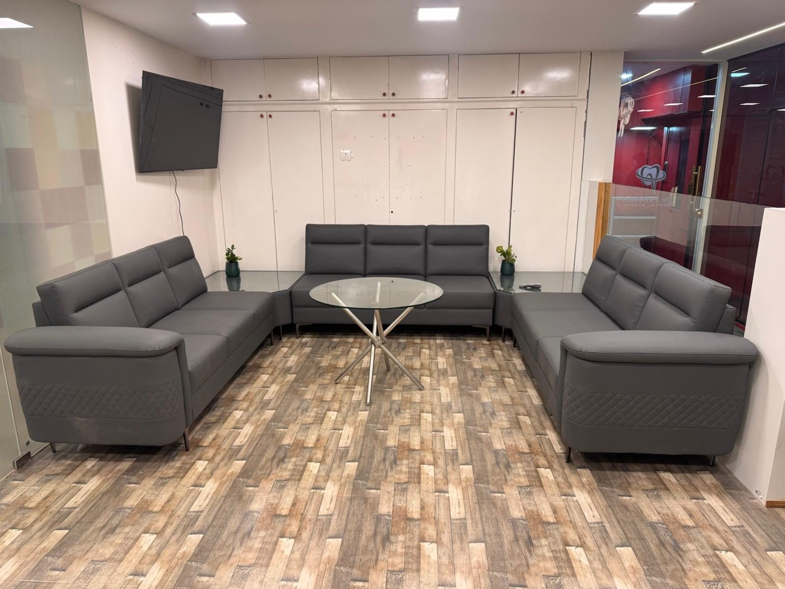 Dr. Pathhuri Dental Studio waiting area